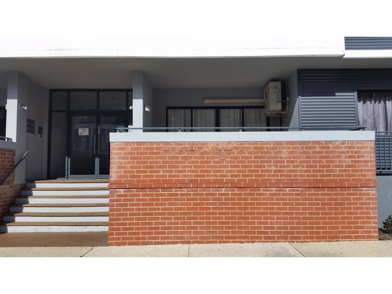 27/2 Stockton Bend, Cockburn Central WA 6164