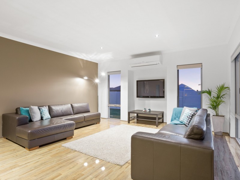 9 Podman Loop, North Coogee WA 6163