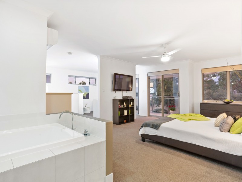 9 Podman Loop, North Coogee WA 6163