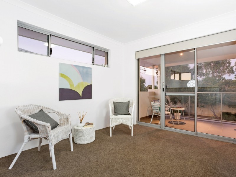 9 Podman Loop, North Coogee WA 6163