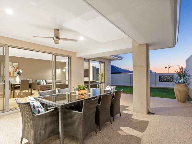 9 Podman Loop, North Coogee WA 6163