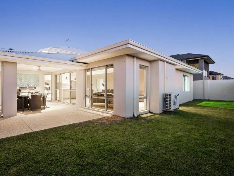 9 Podman Loop, North Coogee WA 6163