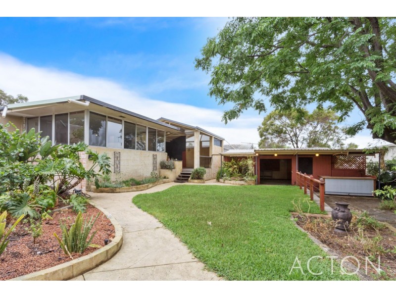 15 Lorraine Place, Hamilton Hill WA 6163