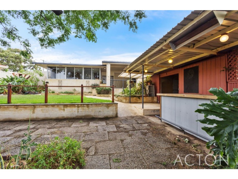 15 Lorraine Place, Hamilton Hill WA 6163