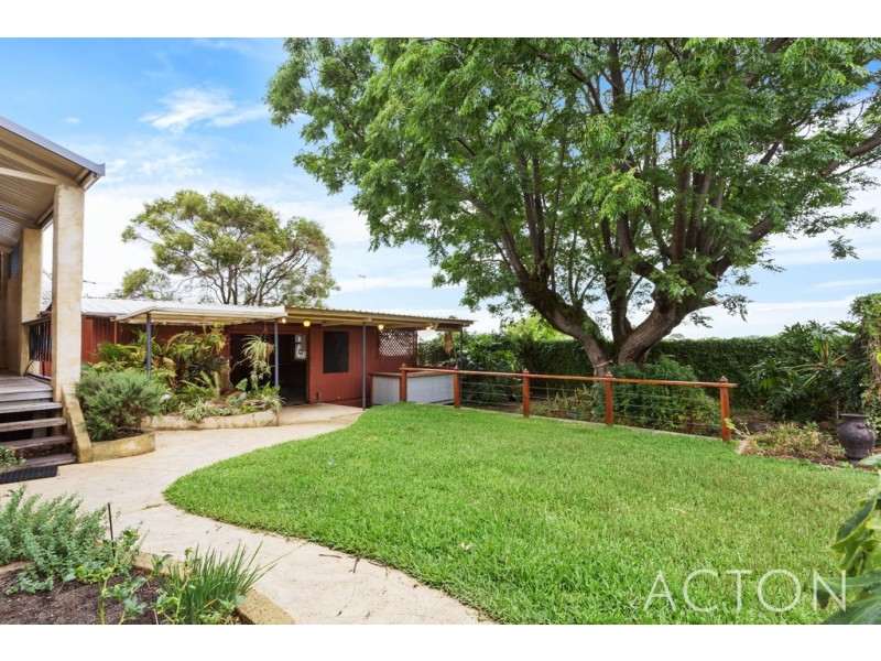 15 Lorraine Place, Hamilton Hill WA 6163