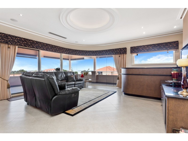 4 Charlotte View, Coogee WA 6166