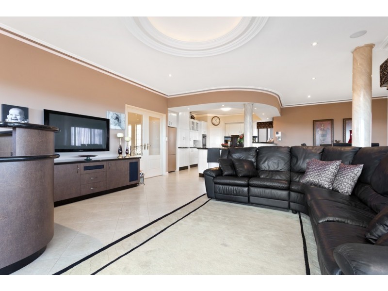 4 Charlotte View, Coogee WA 6166