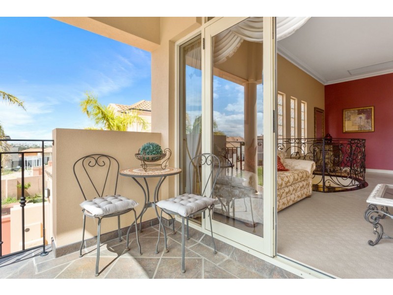 4 Charlotte View, Coogee WA 6166