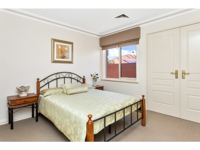 4 Charlotte View, Coogee WA 6166