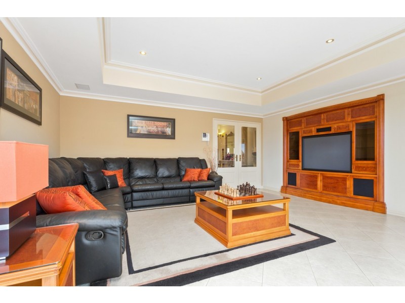 4 Charlotte View, Coogee WA 6166