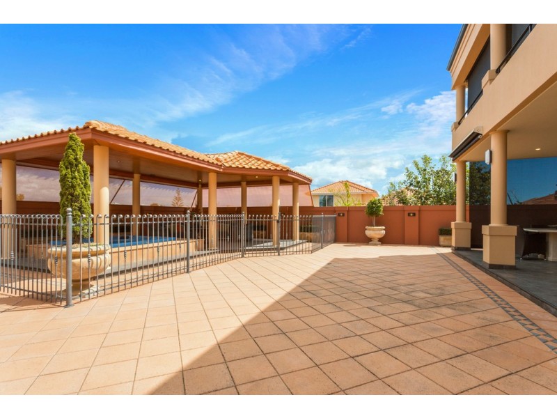 4 Charlotte View, Coogee WA 6166