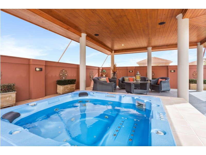 4 Charlotte View, Coogee WA 6166