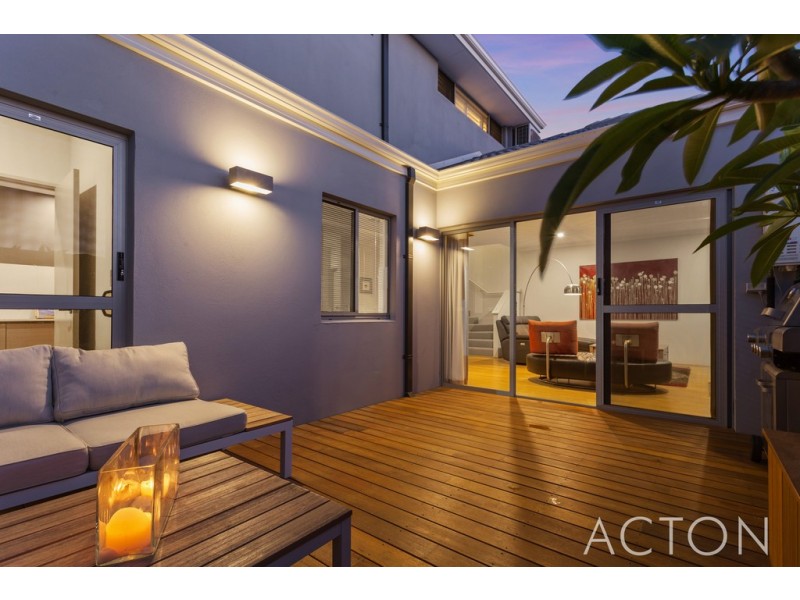 2/8 Socrates Parade, North Coogee WA 6163