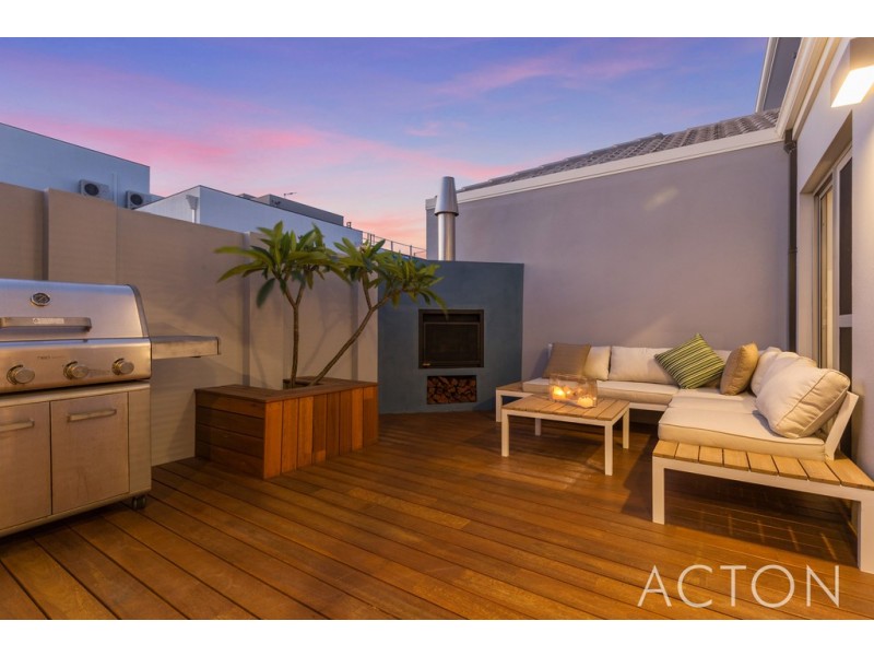 2/8 Socrates Parade, North Coogee WA 6163