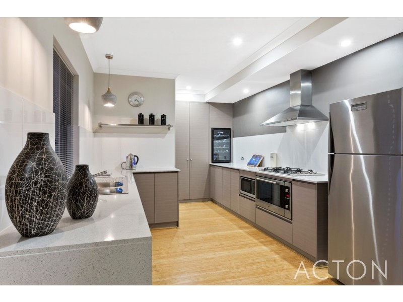 2/8 Socrates Parade, North Coogee WA 6163