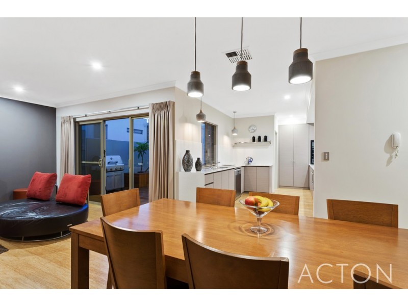 2/8 Socrates Parade, North Coogee WA 6163