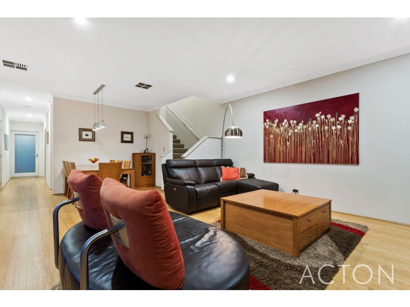 2/8 Socrates Parade, North Coogee WA 6163