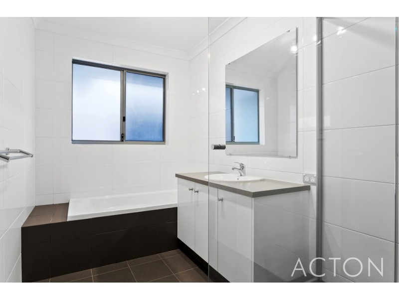 2/8 Socrates Parade, North Coogee WA 6163