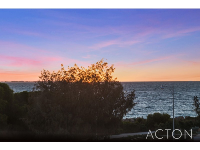 2/8 Socrates Parade, North Coogee WA 6163