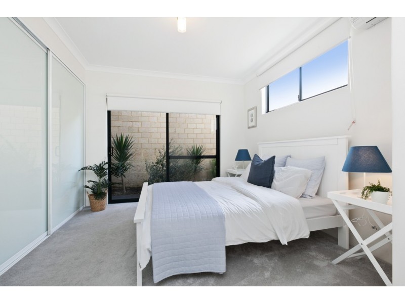 44 Lullworth Terrace, North Coogee WA 6163