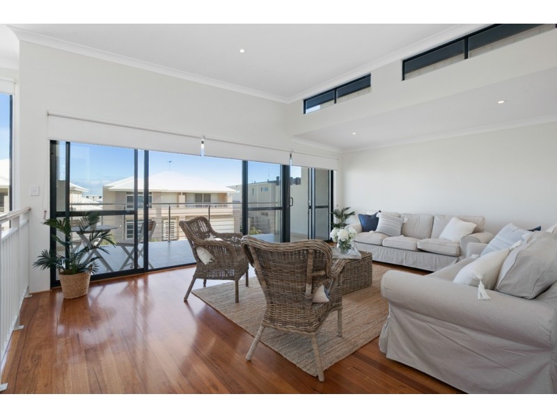 44 Lullworth Terrace, North Coogee WA 6163