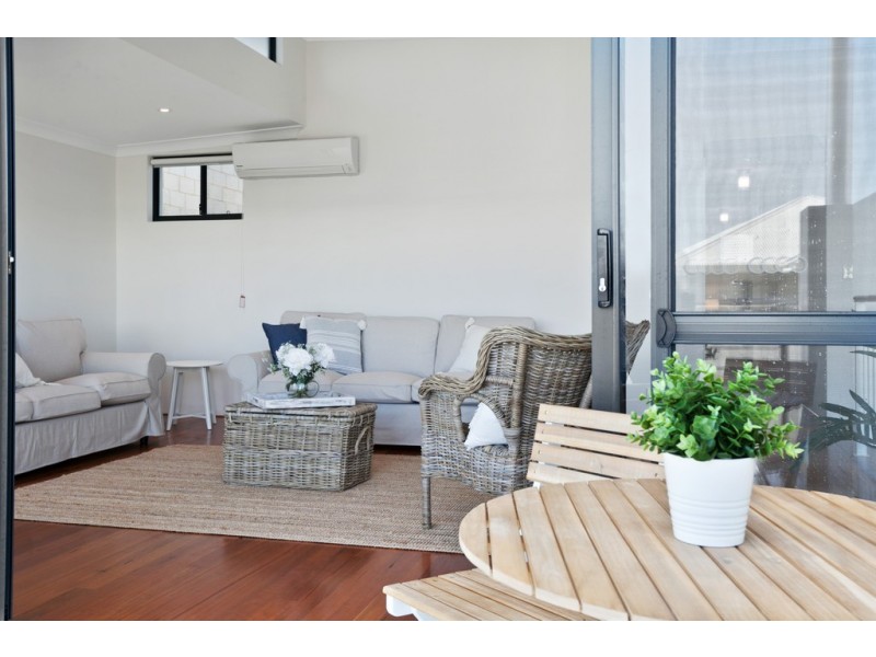 44 Lullworth Terrace, North Coogee WA 6163