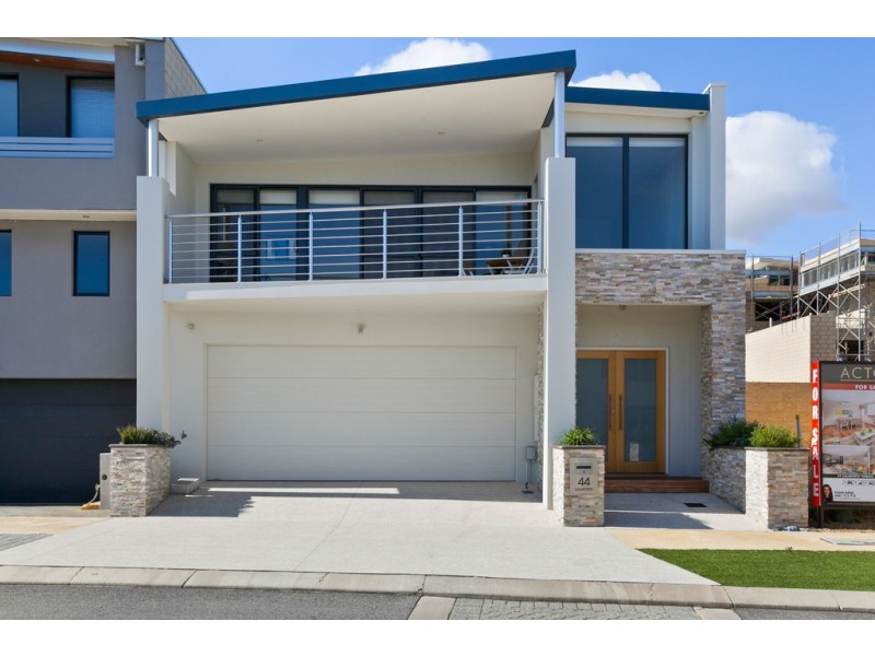 44 Lullworth Terrace, North Coogee WA 6163