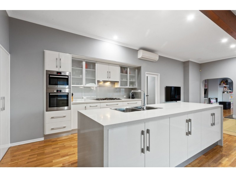 18 Careening Way, Coogee WA 6166