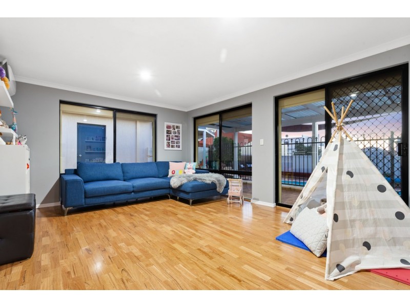 18 Careening Way, Coogee WA 6166