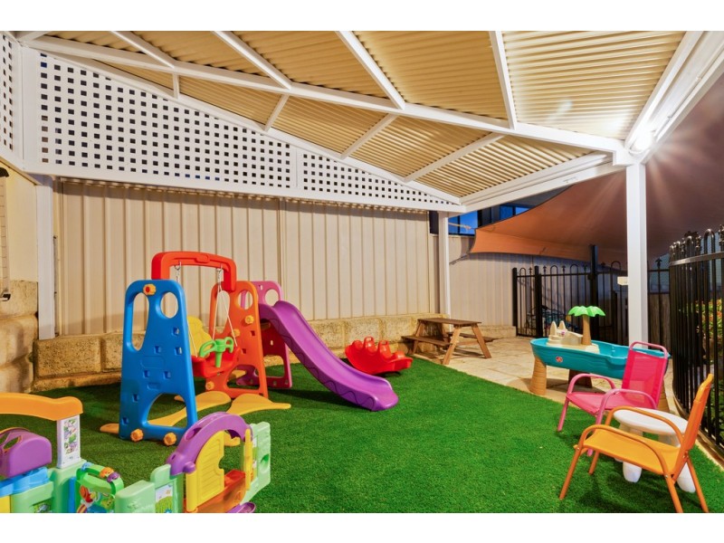 18 Careening Way, Coogee WA 6166