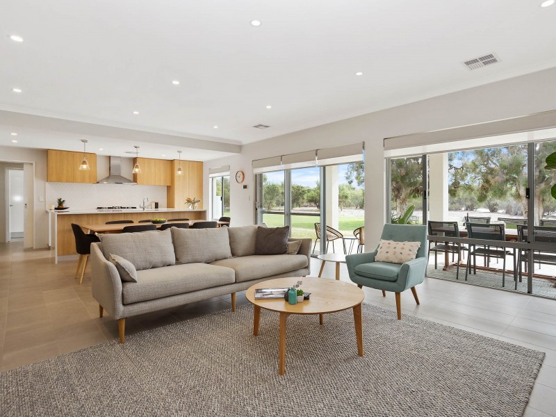 37 Frayne Place, Wandi WA 6167