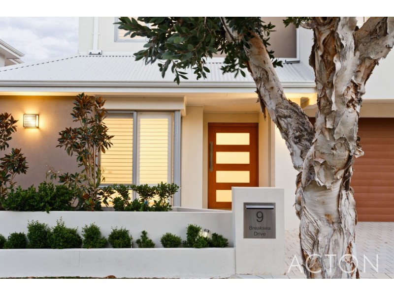 9 Breaksea Drive, North Coogee WA 6163