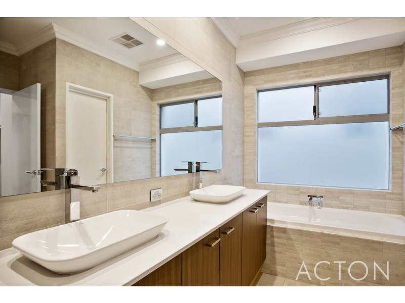 9 Breaksea Drive, North Coogee WA 6163