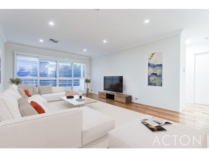 9 Breaksea Drive, North Coogee WA 6163