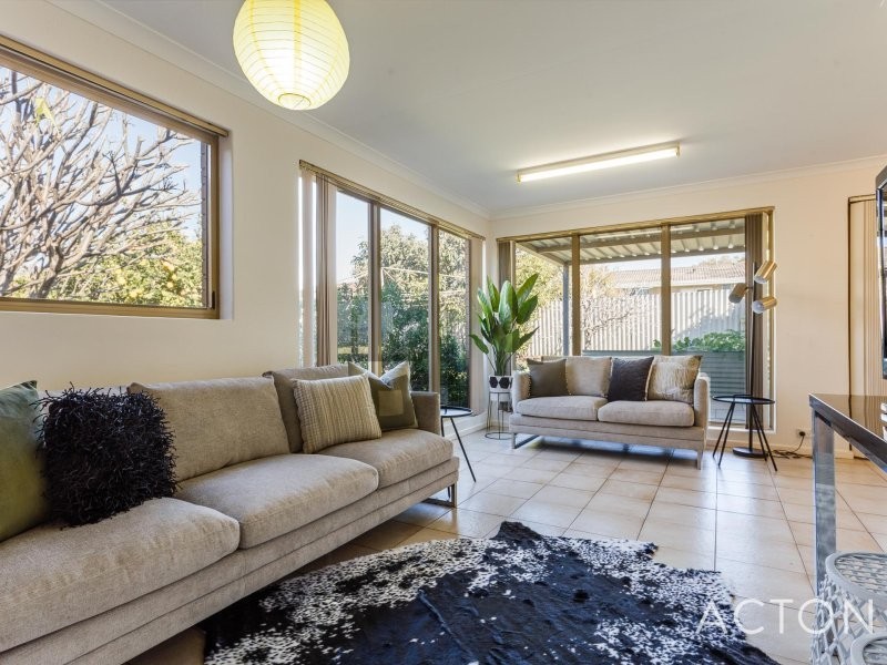 11 Dadley Street, Hamilton Hill WA 6163