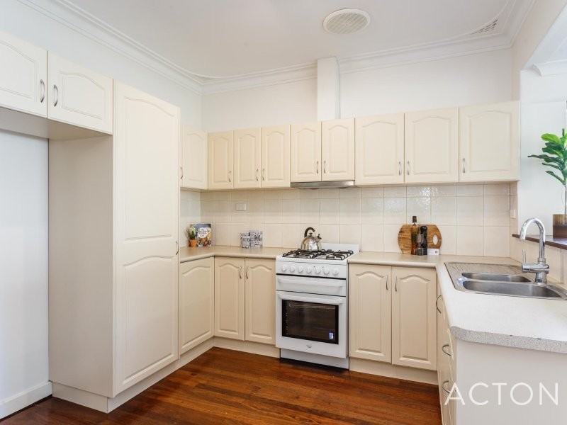 11 Dadley Street, Hamilton Hill WA 6163