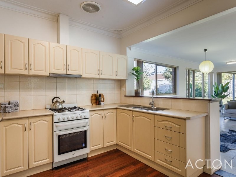 11 Dadley Street, Hamilton Hill WA 6163