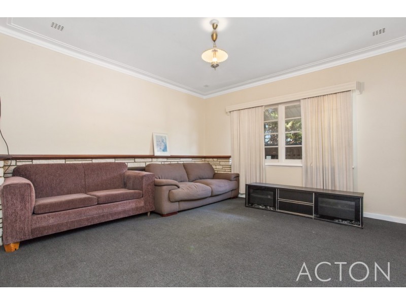 30 Winterfold Road, Hilton WA 6163