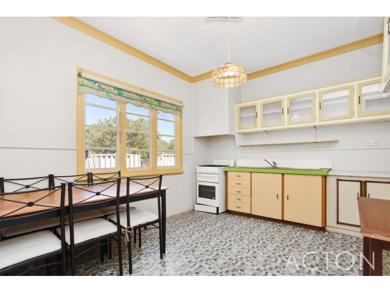 30 Winterfold Road, Hilton WA 6163