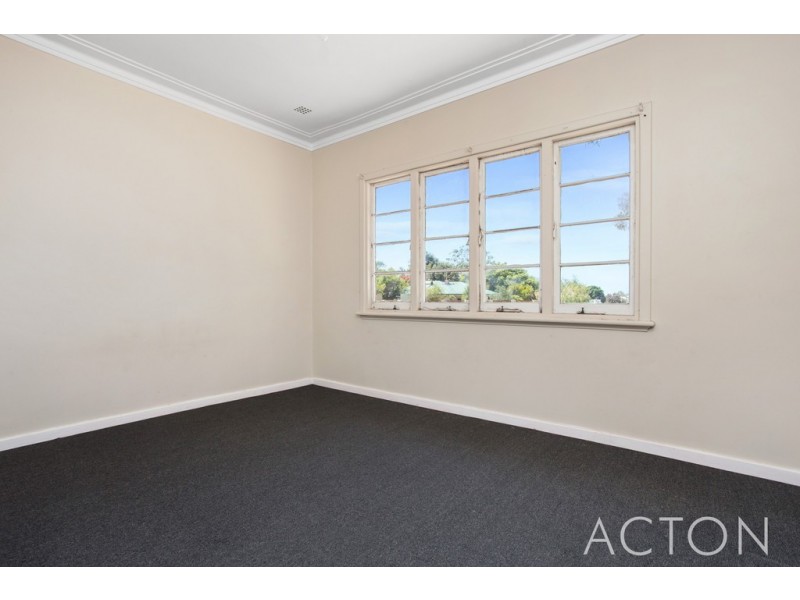 30 Winterfold Road, Hilton WA 6163