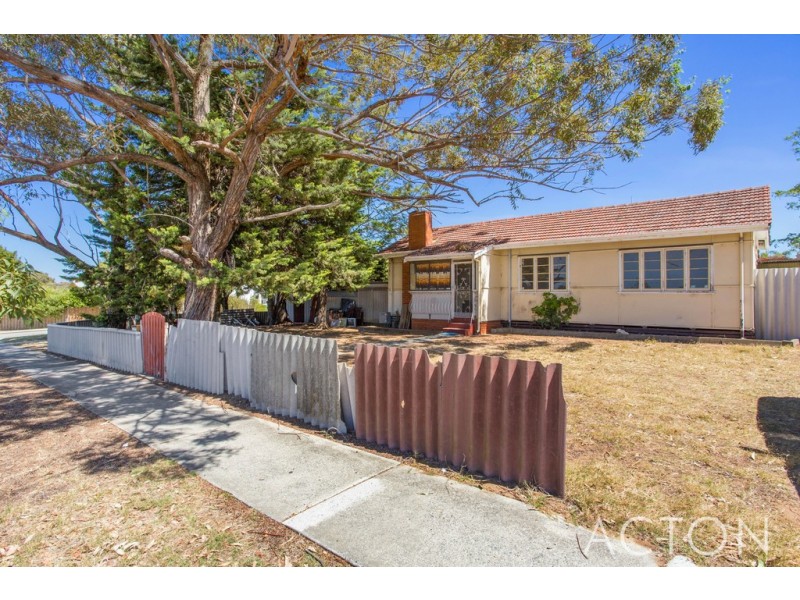 30 Winterfold Road, Hilton WA 6163