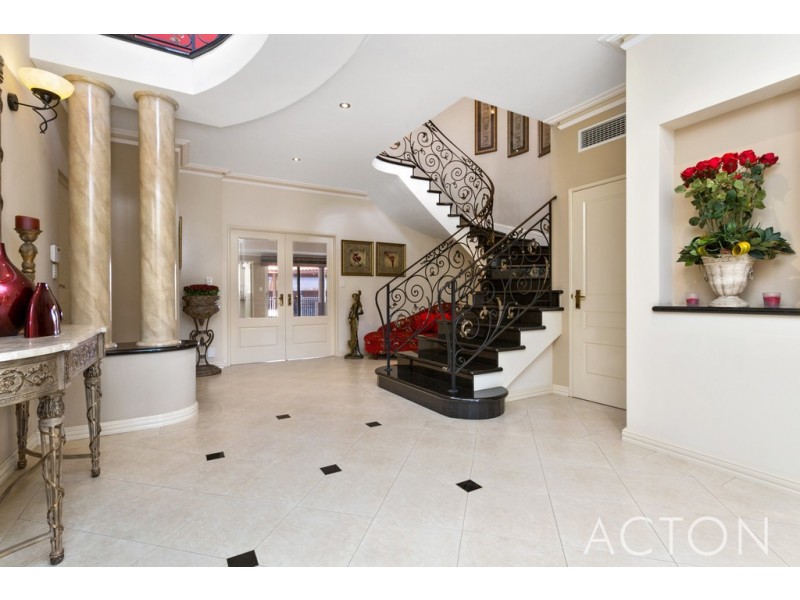 4 Charlotte View, Coogee WA 6166