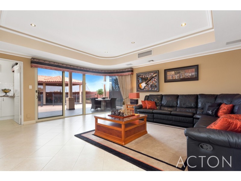 4 Charlotte View, Coogee WA 6166