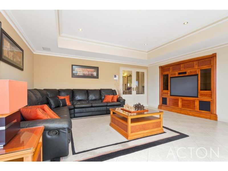 4 Charlotte View, Coogee WA 6166