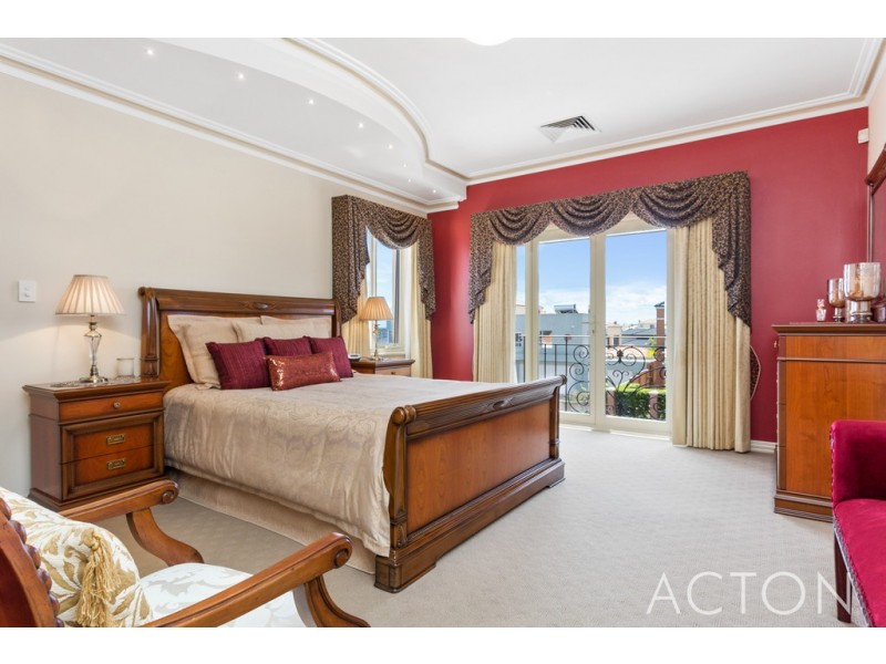 4 Charlotte View, Coogee WA 6166