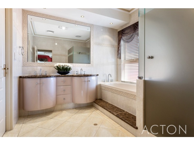 4 Charlotte View, Coogee WA 6166