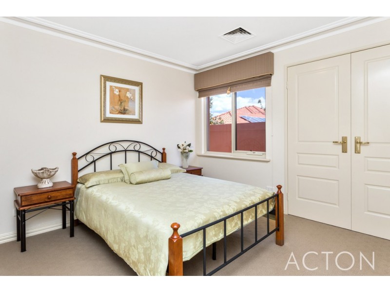 4 Charlotte View, Coogee WA 6166