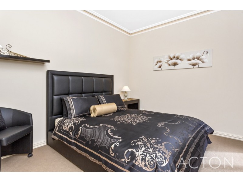 4 Charlotte View, Coogee WA 6166