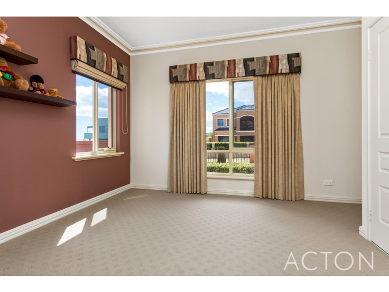 4 Charlotte View, Coogee WA 6166