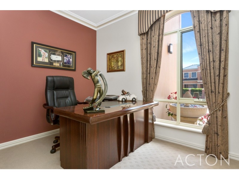 4 Charlotte View, Coogee WA 6166